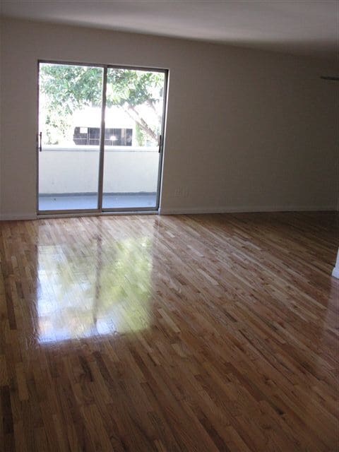 Building Photo - 1423 N Fuller Ave