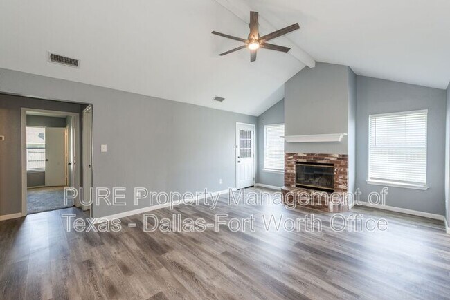 Foto del edificio - 3720 Garden Springs Dr