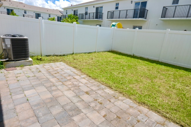Foto del edificio - 754 SE 16th Ct