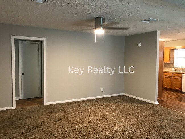 Building Photo - ****2016 Clover - Alexandria