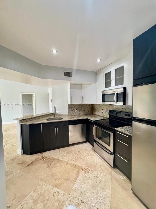 Foto del edificio - 8871 Wiles Rd