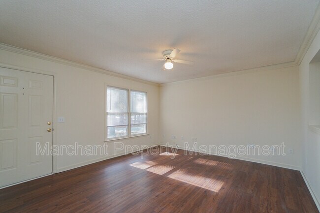 Building Photo - 112 Vaughn St