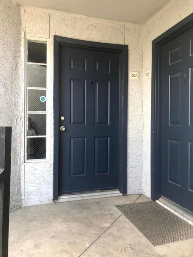 Building Photo - Welcome to your new cozy and spacious home!