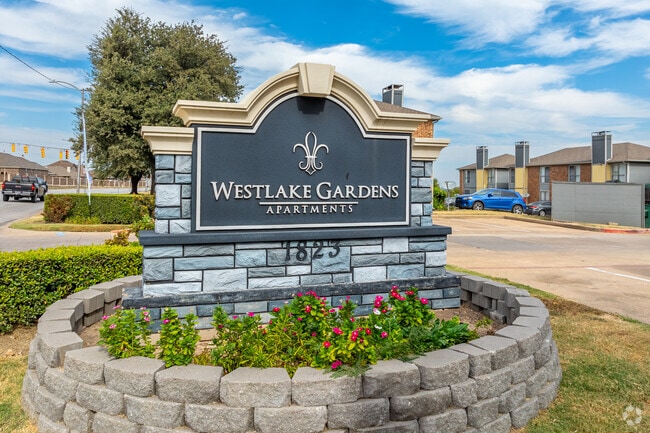 Building Photo - Westlake Gardens & Bella Terra Apartments