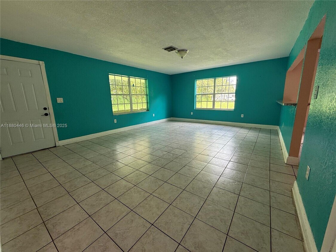 Foto principal - 1241 NE 113th Terrace