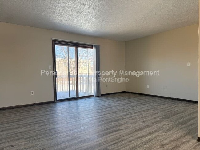 Building Photo - 407 5th St E