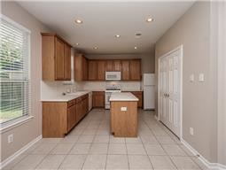 Building Photo - 15210 Ledgewood Park Dr
