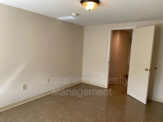 Building Photo - 1051 Henn Ave
