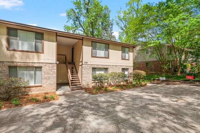 Building Photo - 2188 Claremont Ln