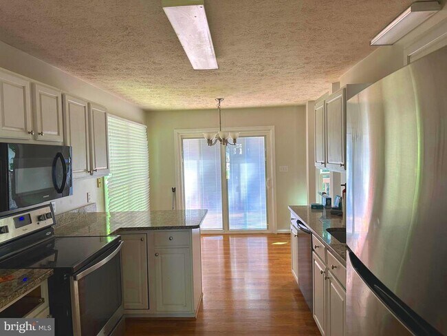 Foto del edificio - 6316 Forest Grove Dr