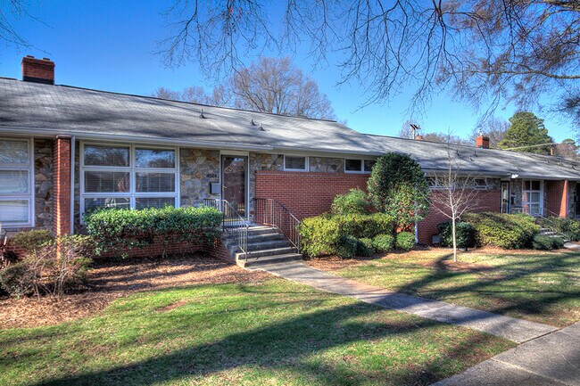 Foto del edificio - 4504 Woodlark Ln