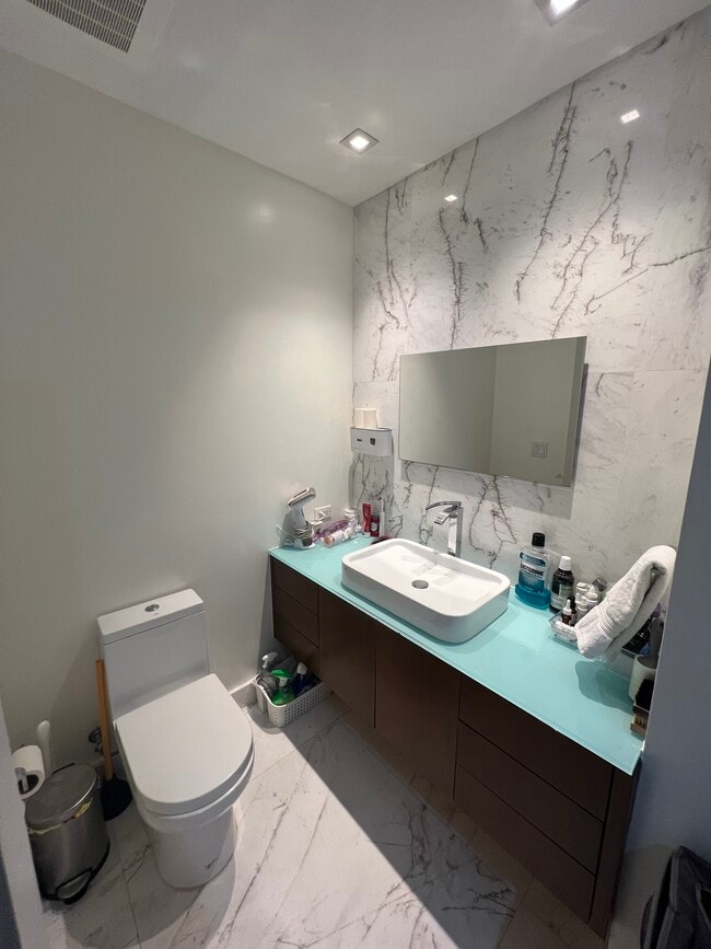 Building Photo - 21205 Yacht Club Dr