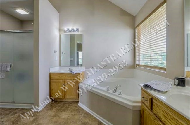Building Photo - Beautiful California Split in Spring Hill ...