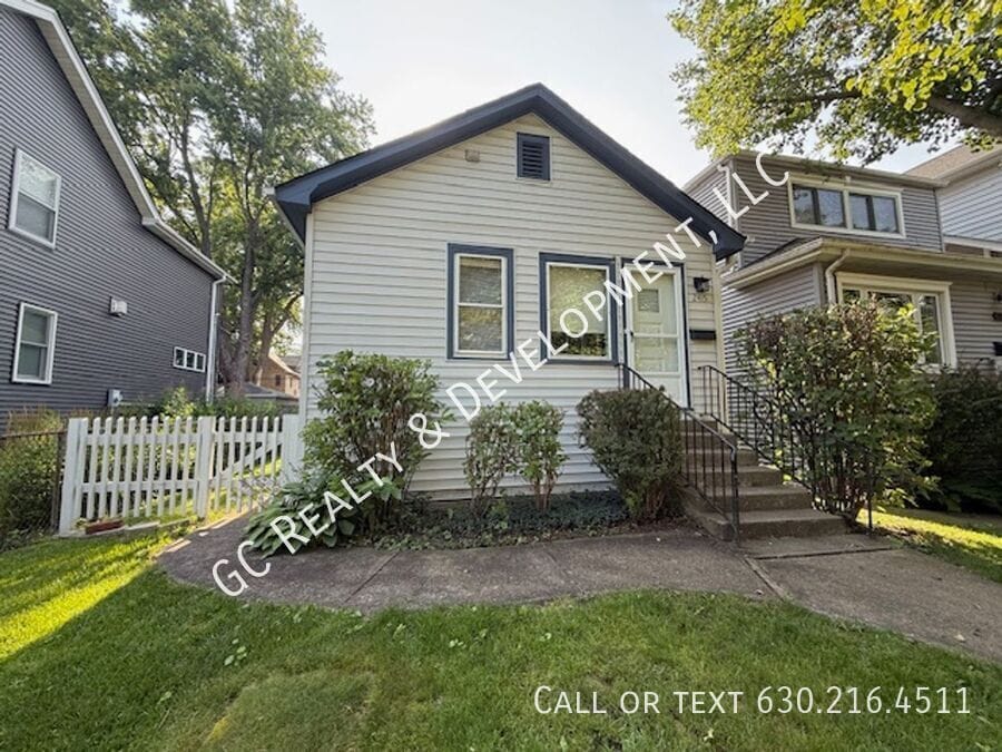 Primary Photo - 2415 Hastings Ave