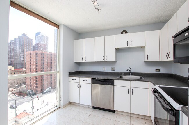 Foto del edificio - 1212 N LaSalle Dr