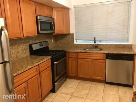 Primary Photo - 3 br, 1.5 bath Apartment - 621 Park Ave # B2