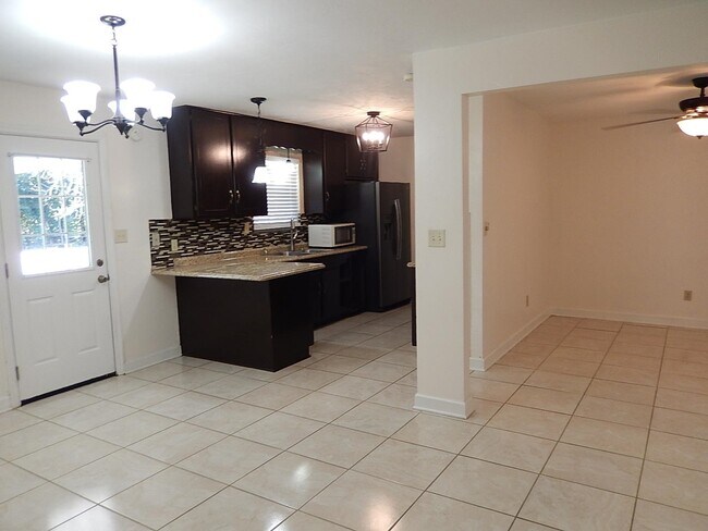 Foto del edificio - 2304 Clara Kee Blvd