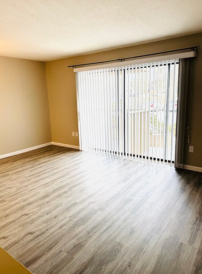 Foto del edificio - 9400 Old Cedar Ave S