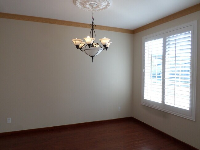 Building Photo - Gorgeous 4 bedroom 2.5 bath Temecula Home ...
