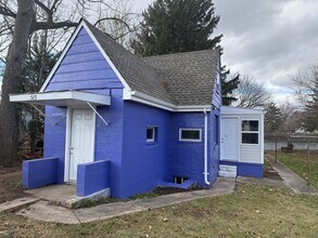 Building Photo - 513 Stratford Ave