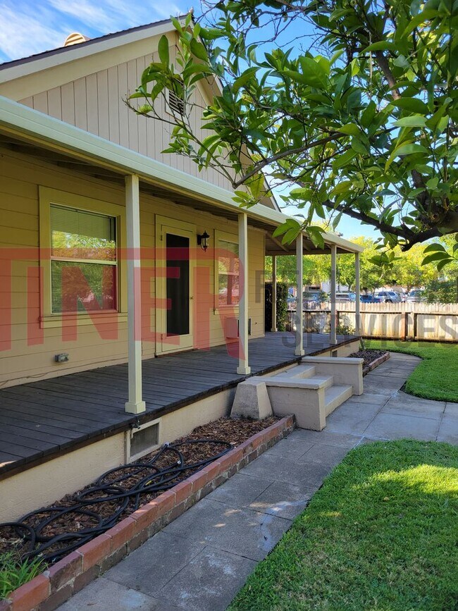 Foto del edificio - Quaint 3 Bedroom home in Old Roseville!