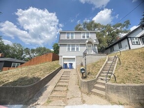 Building Photo - 1023 Crescent St NE