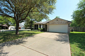 Building Photo - 1000 Reynaldo St