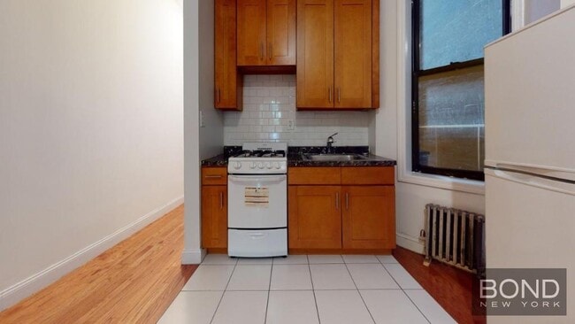 Building Photo - 228 E 36th St
