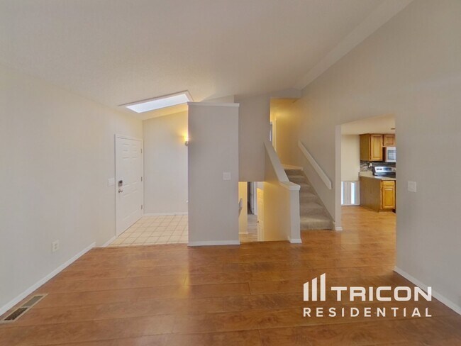 Foto del edificio - 6445 Fall River Dr