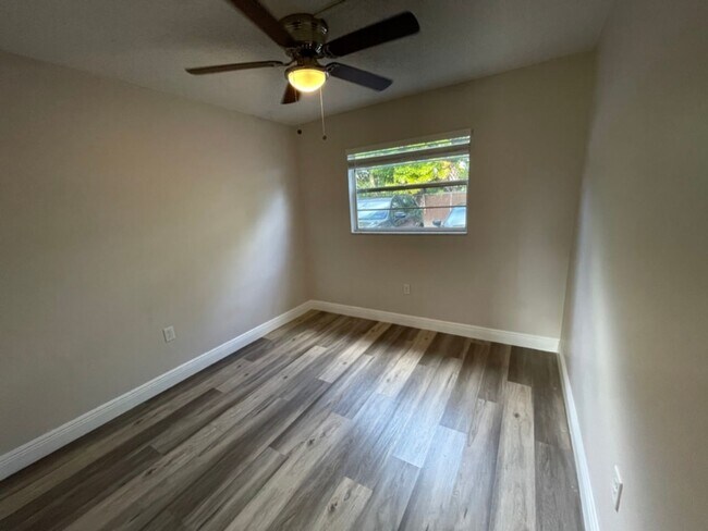 Foto del edificio - ANNUAL RENTAL - POINCIANA-2 BED / 1 BATH