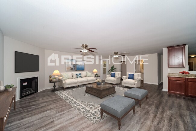 Building Photo - 247 Bermuda Lakes Dr