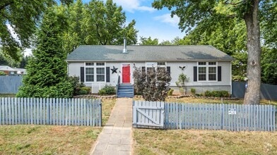 Building Photo - 5010 Blake Dr