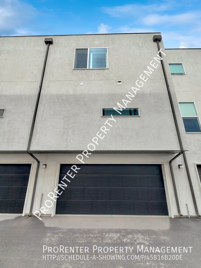 Building Photo - Baseball District 3 Bed, 3.5 Bath SLC Town...