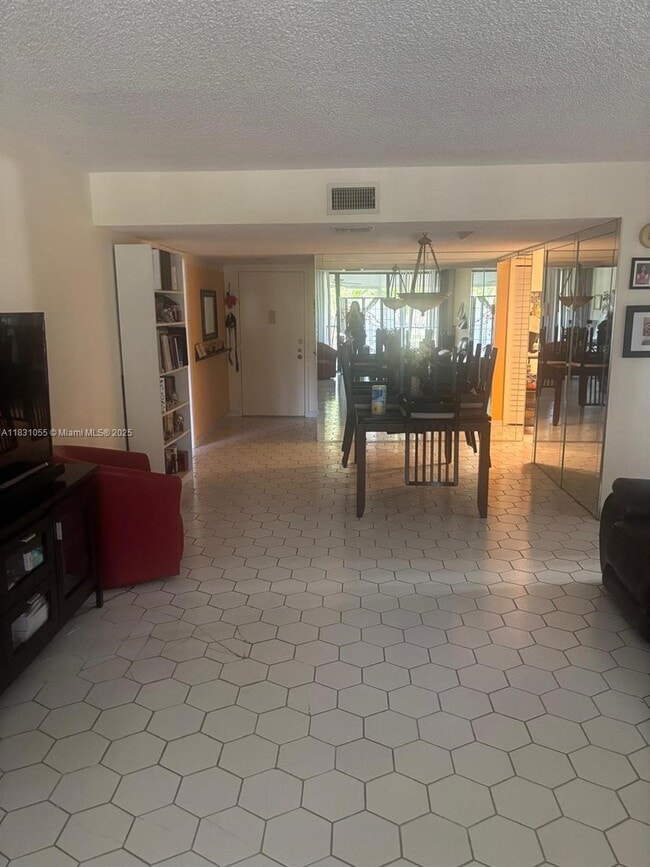 Building Photo - 16251 Golf Club Rd