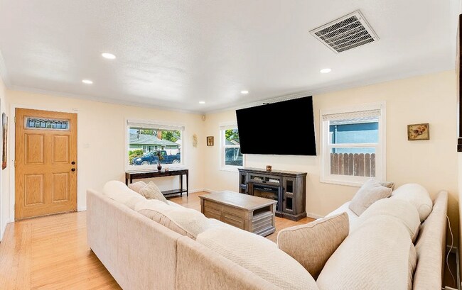 Foto del edificio - 1034 Caldwell Ave