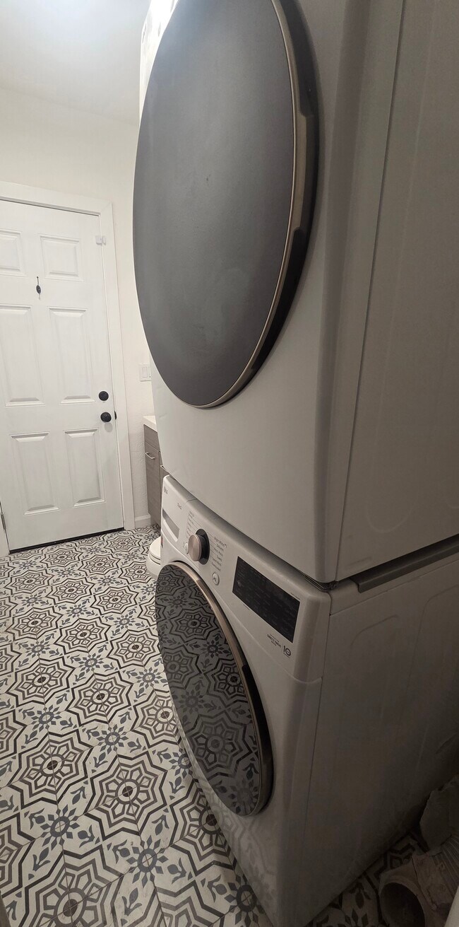 Foto del edificio - 2161 N Valley St