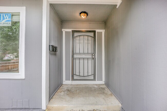 Foto del edificio - 3127 Remington Way