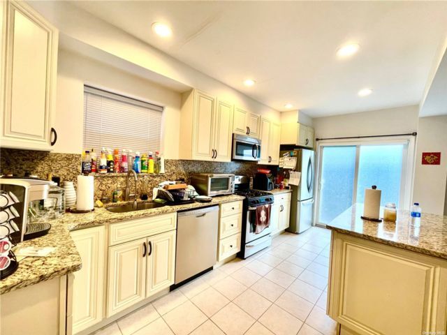 Foto principal - 24 Parkside Dr