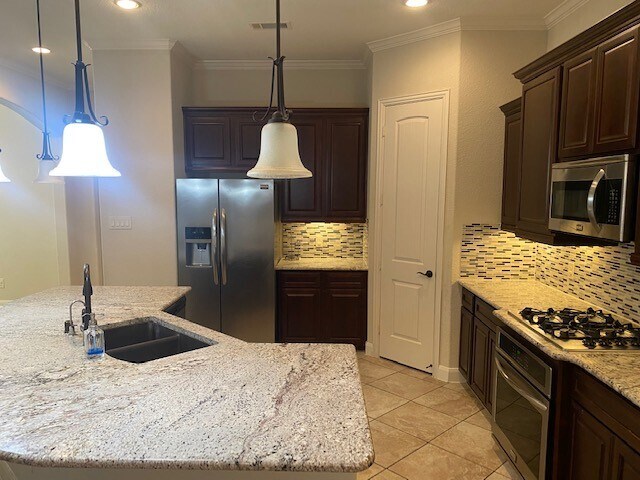 Foto del edificio - 7911 Sydney Bay Ct