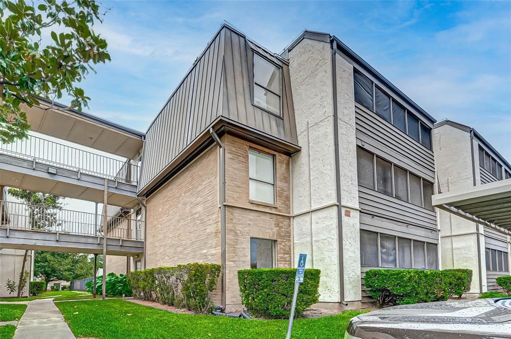 Foto principal - 3045 Walnut Bend Ln