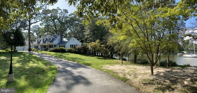 Foto del edificio - 2074 Maidstone Farm Rd