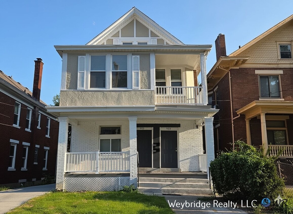 Primary Photo - 923 Rogers Pl