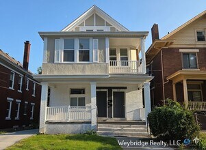 Building Photo - 923 Rogers Pl
