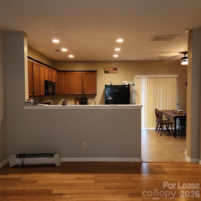 Foto del edificio - 1045 Willow Wind Dr