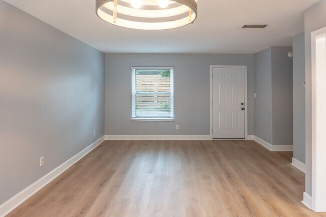 Foto del edificio - 413 E 7th Ave