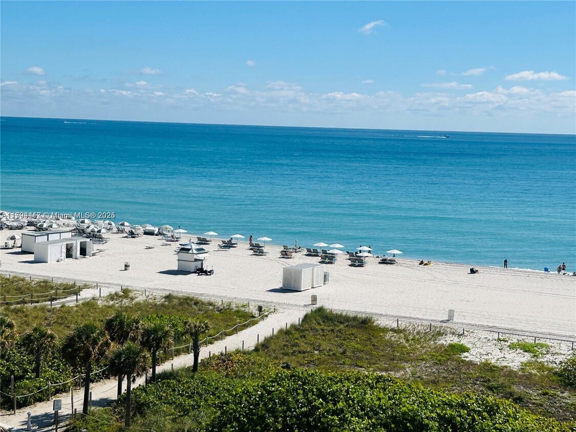 Primary Photo - 5825 Collins Ave