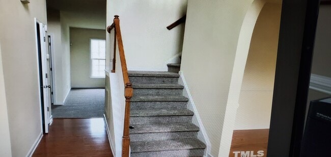 FT FOYER - 805 Pristine Ln