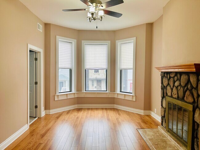 Building Photo - 4606 S Union Ave