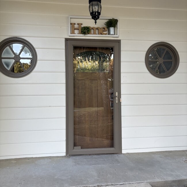 Building Photo - 1220 Tahiti Cir