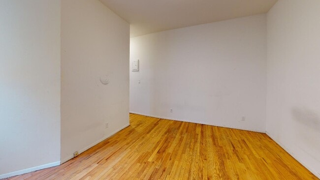 Building Photo - 324 E 91st St
